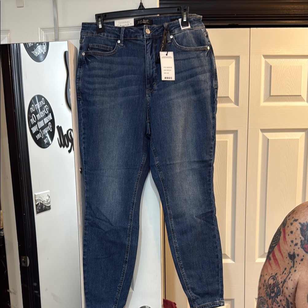 Judy Blue Ankle Cropped Jeans With Stretch